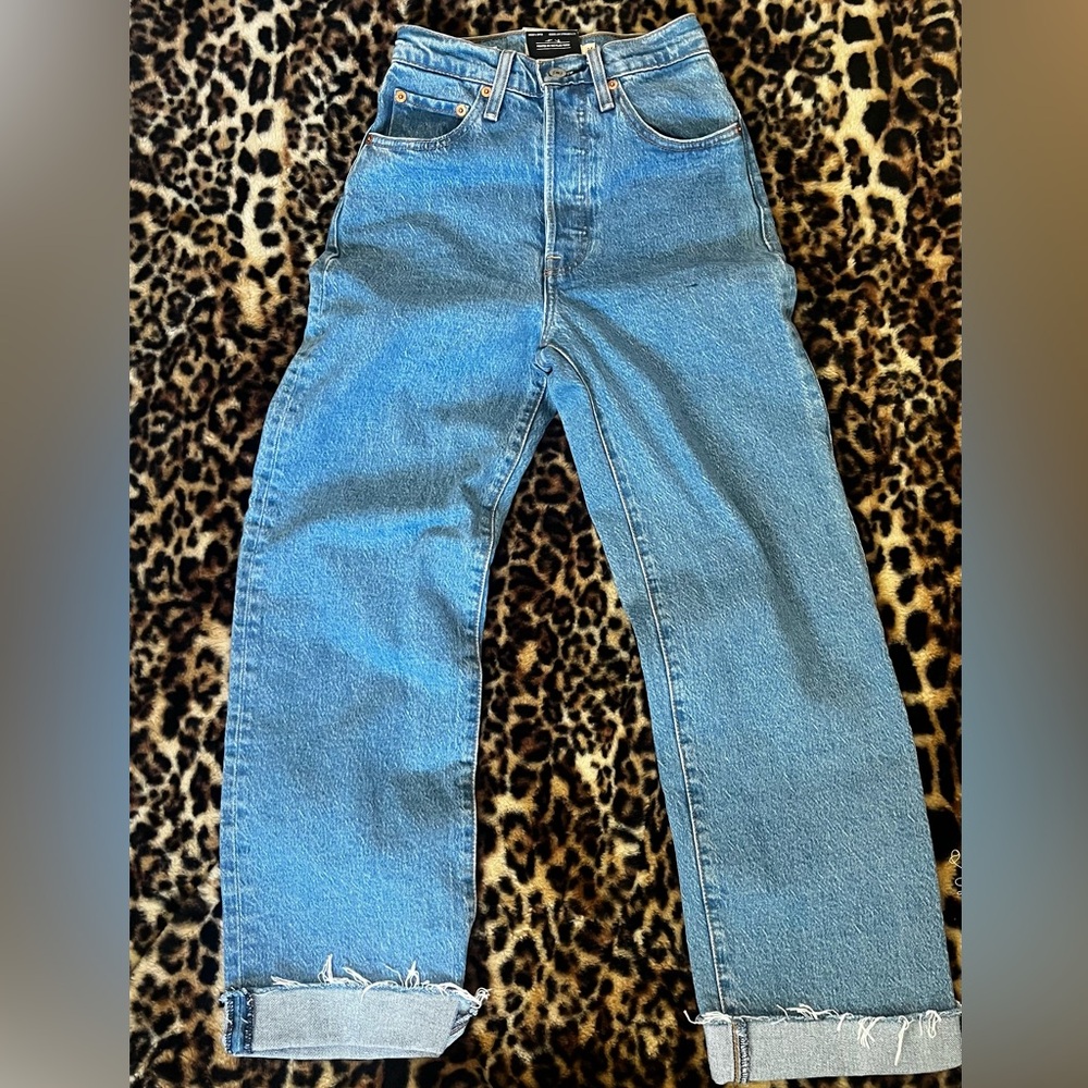 Levi’s Ribcage Straight Ankle Jeans